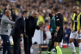 关于欧联关键时刻再迎强敌，巴塞罗那远射贴柱，主帅态度：态度坚定，轮换策略成焦点的信息